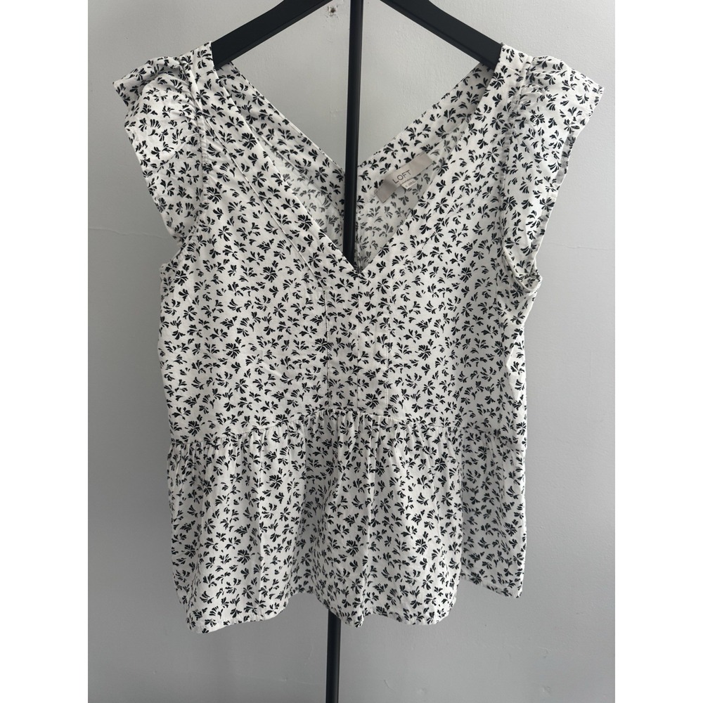 LOFT Floral Blouse Womens S Black Whiteโ Peplum V Neck Cap Sleeve Boho